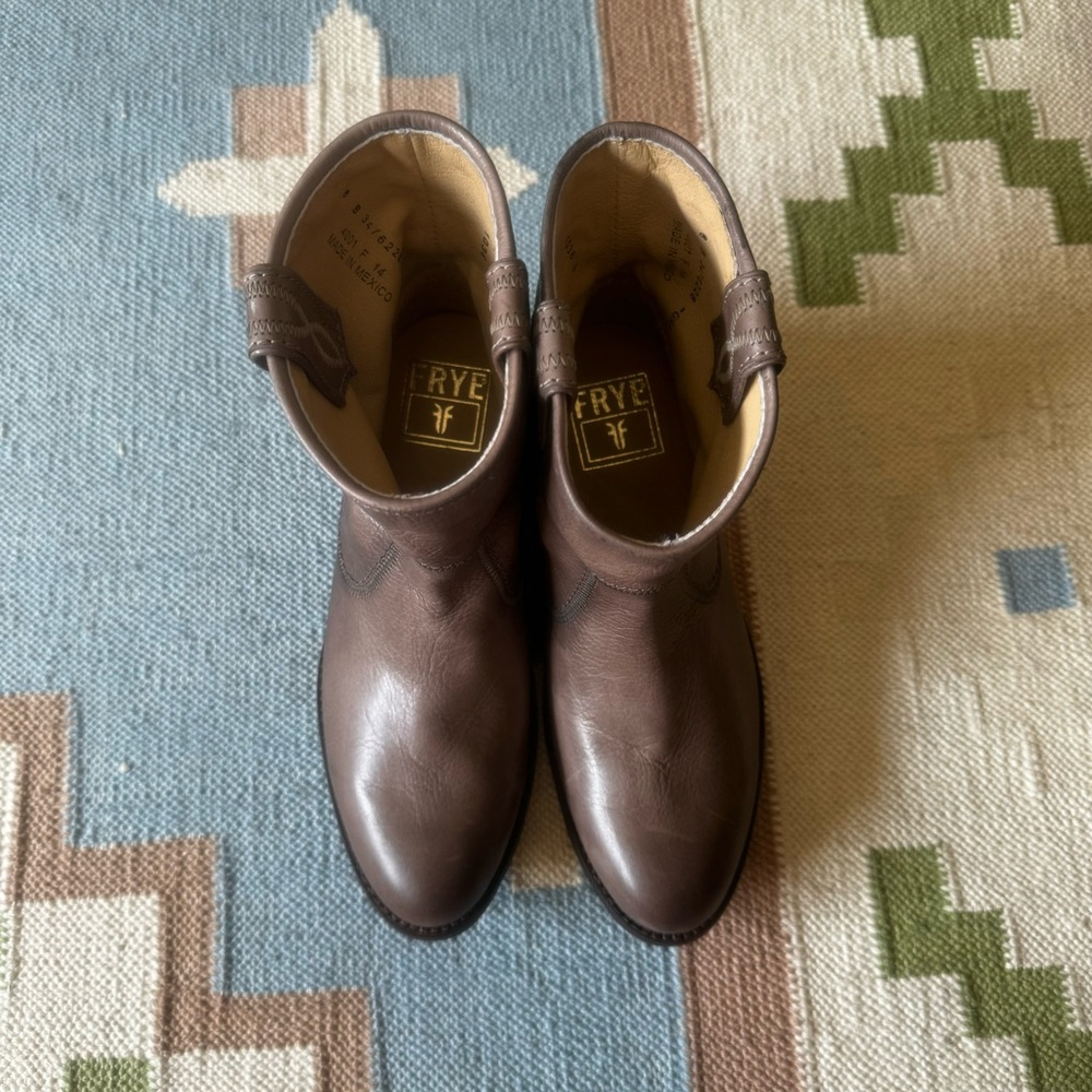 Frye Jamie Stitch Short Ankle Boots Gray Size 6 NWT - Picture 10 of 14